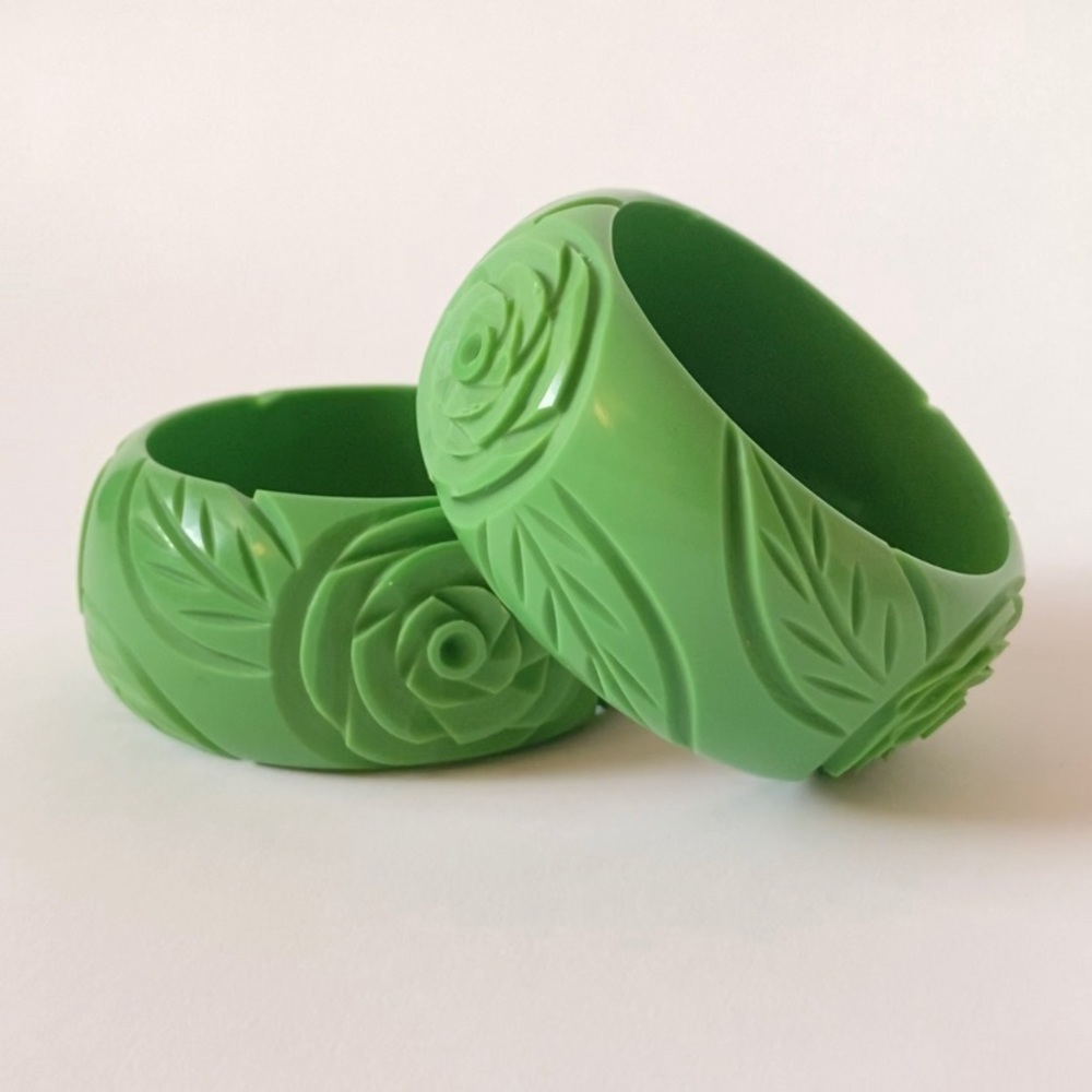 1940s Reproduction Green Fakelite Single Bangle